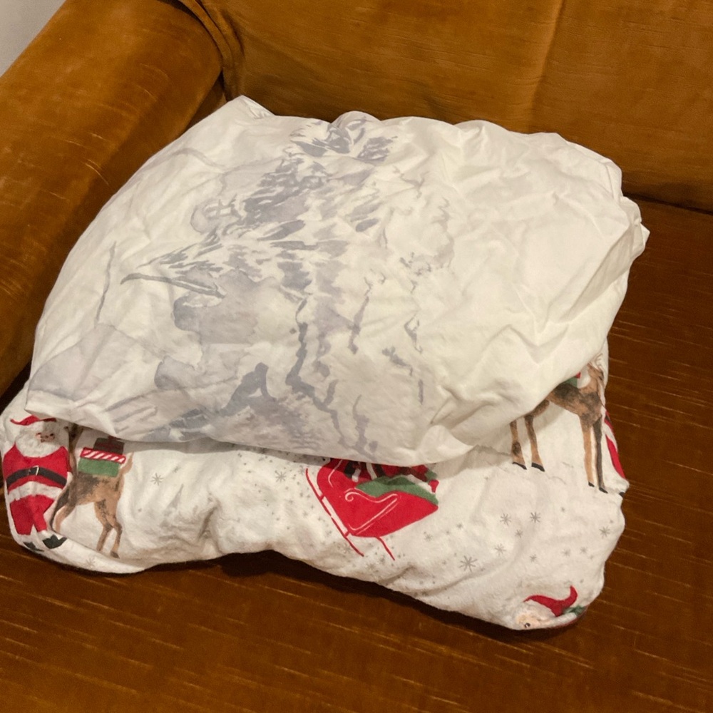 Pottery Barn Kids Fitted Christmas Crib Sheet and Santa duvet cover - Picture 4 of 6